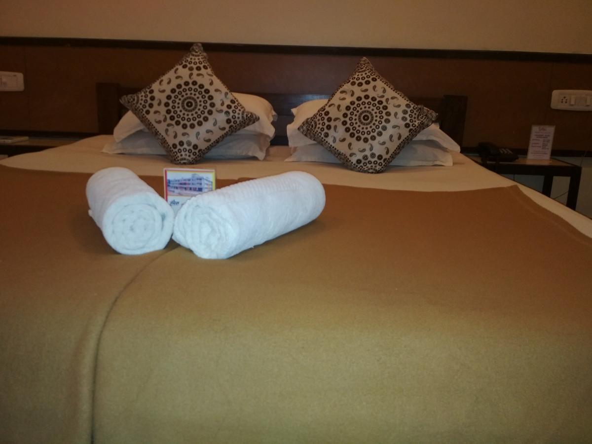 Hotel Durvankur Ganpatipule Kültér fotó